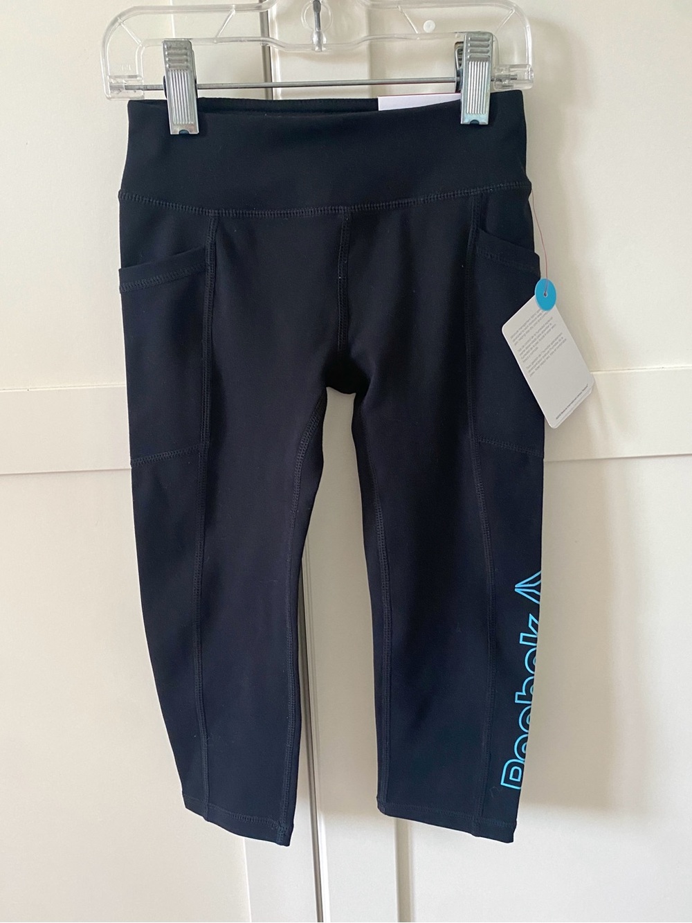 NWT Reebok Kids Black Athletic Capri Leggings with Side Pocket | Sporty XS 4-5T